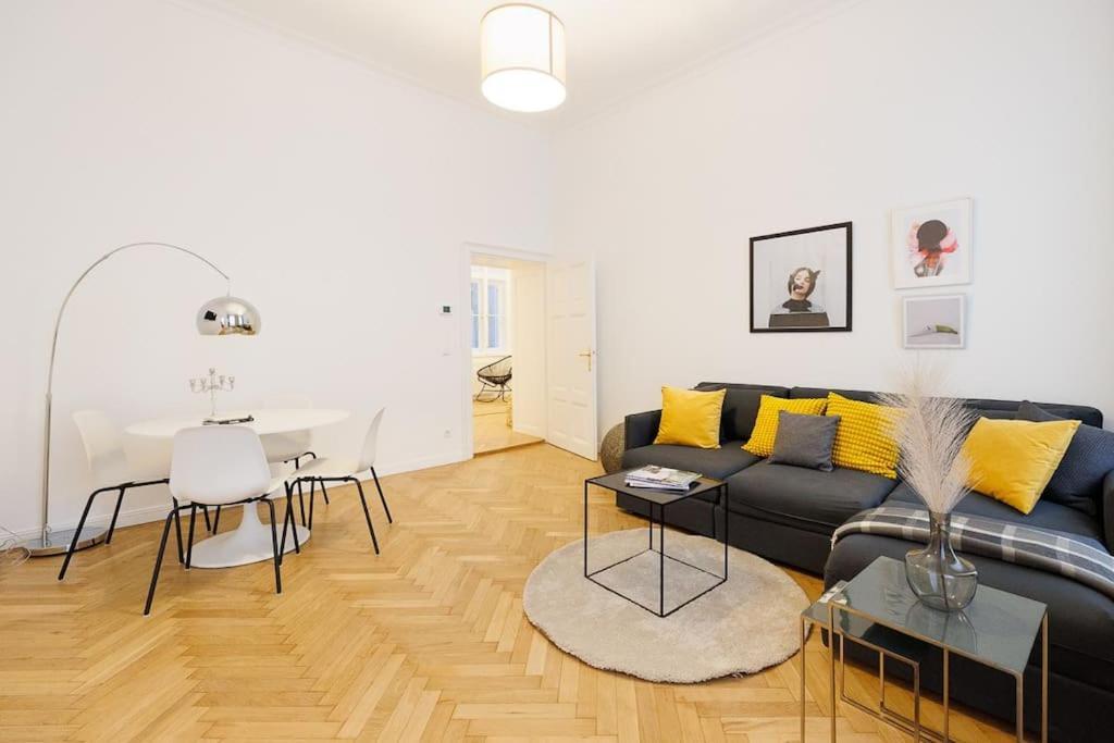 Franz 21 - Typical Viennese Apartment In The Heart Of Vienna Luaran gambar