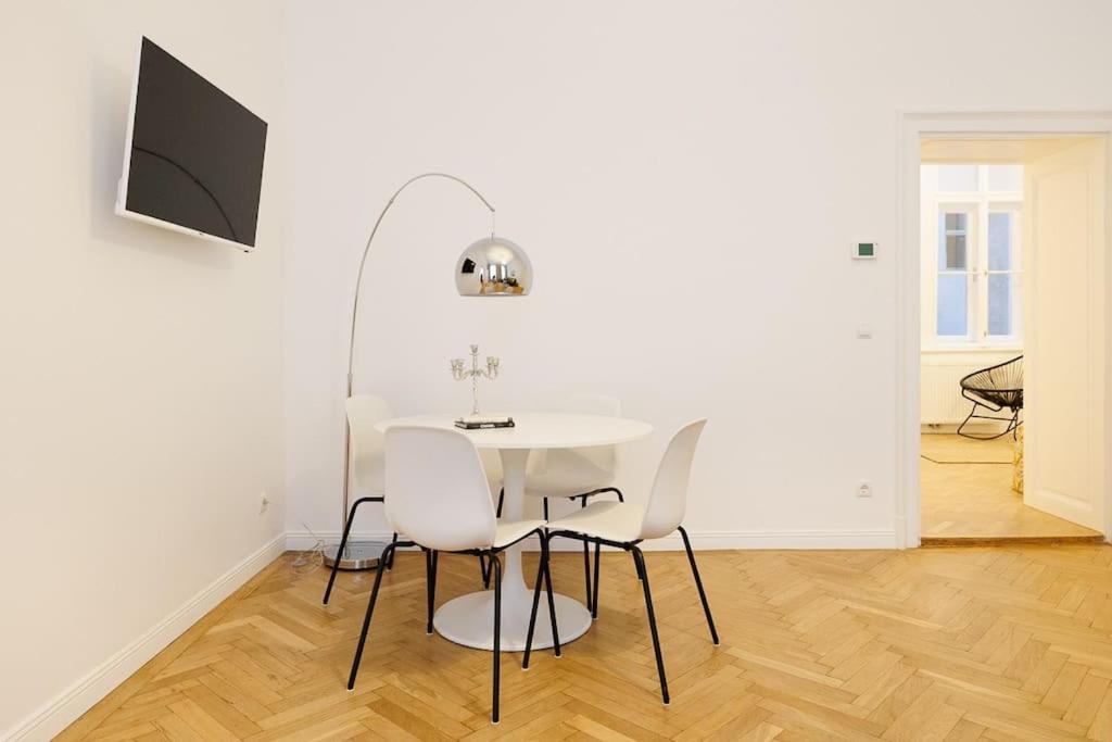 Franz 21 - Typical Viennese Apartment In The Heart Of Vienna Luaran gambar